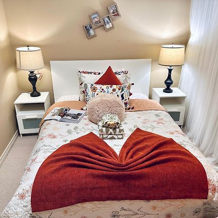 Scorpio House Langley Room B Bagian luar foto