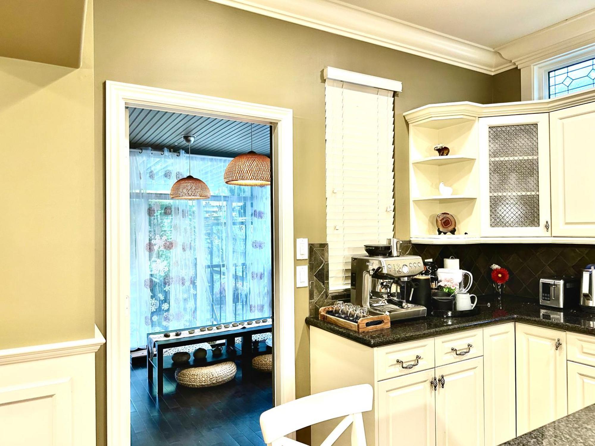 Scorpio House Langley Room B Bagian luar foto
