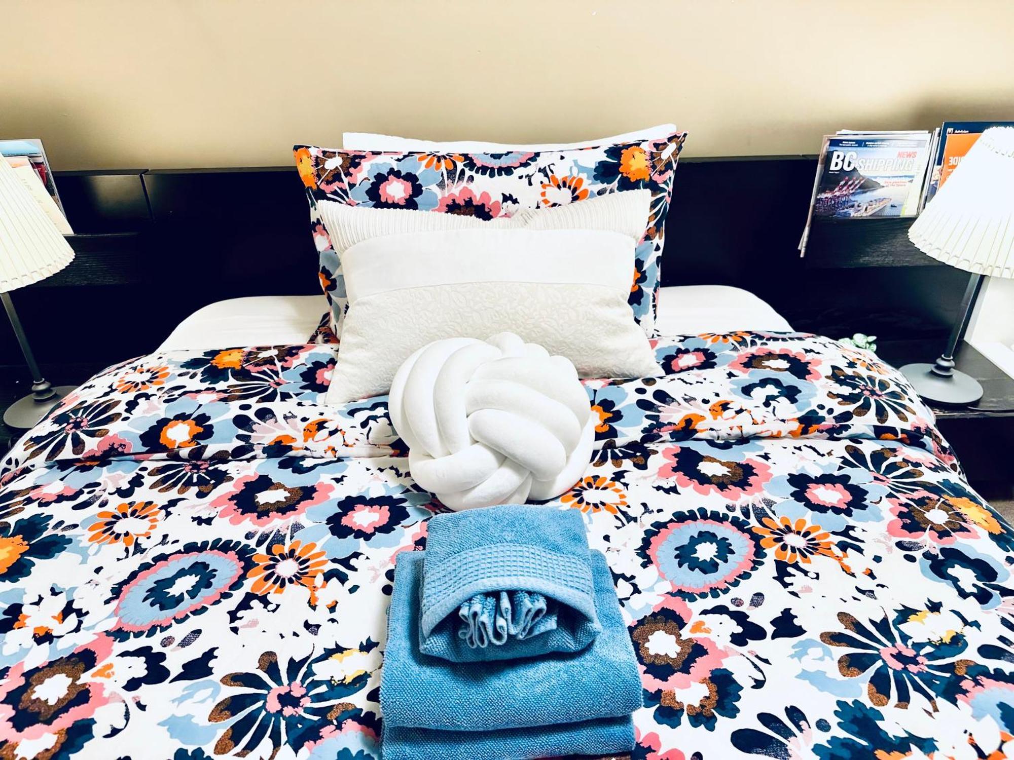 Scorpio House Langley Room B Bagian luar foto