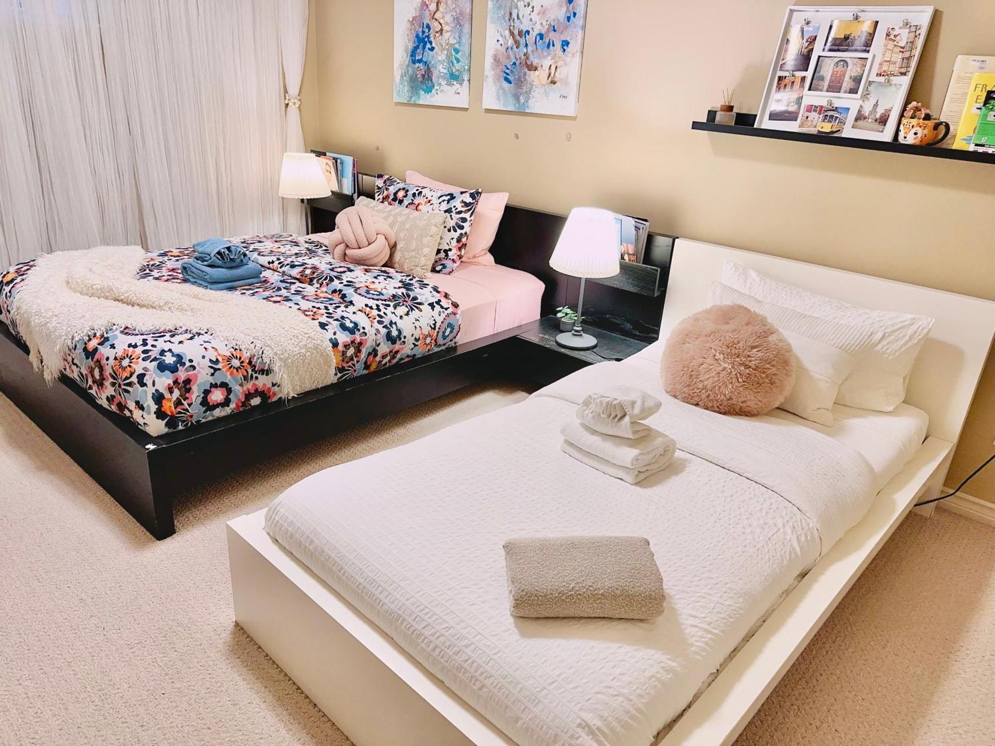 Scorpio House Langley Room B Bagian luar foto