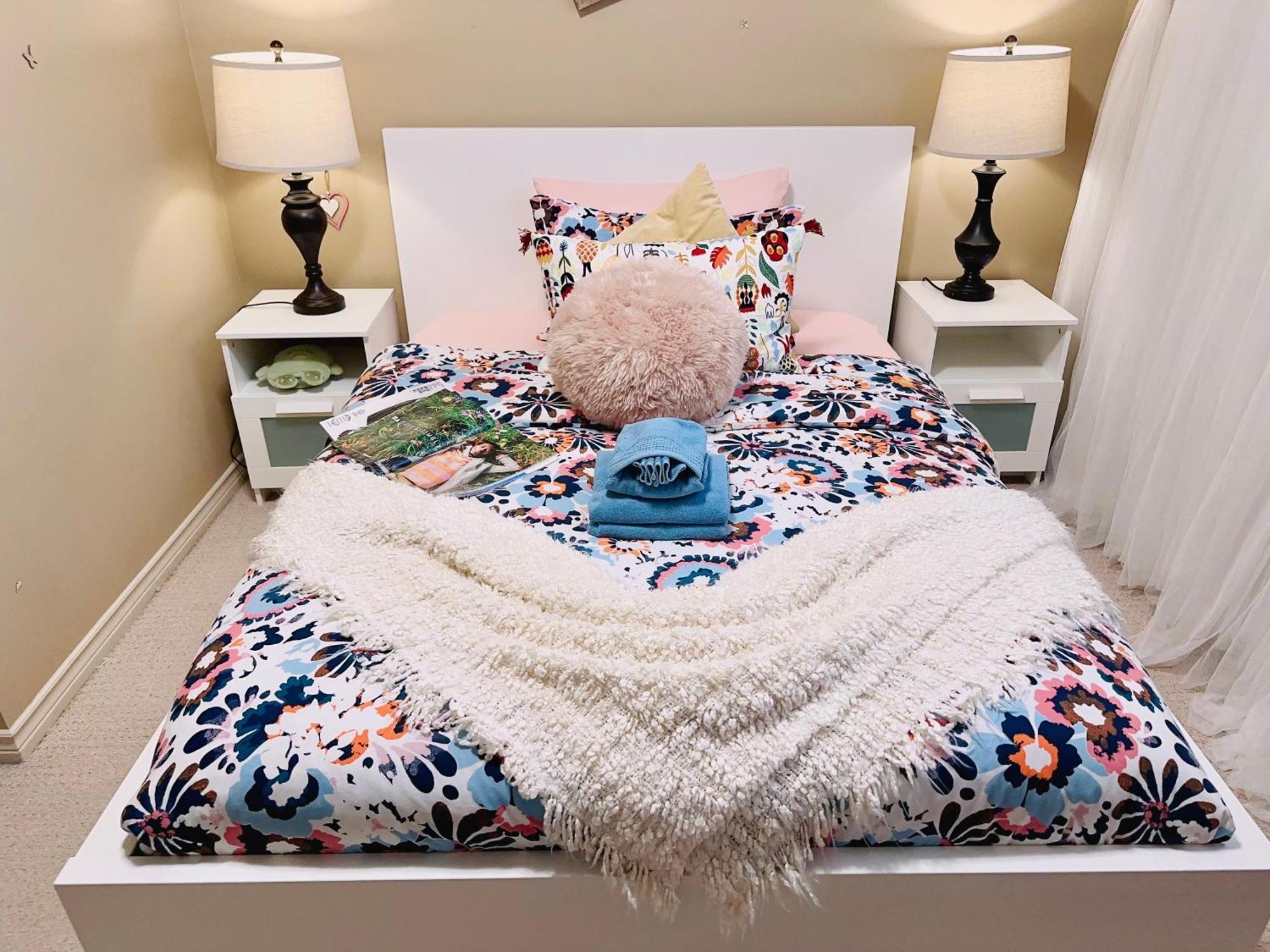 Scorpio House Langley Room B Bagian luar foto