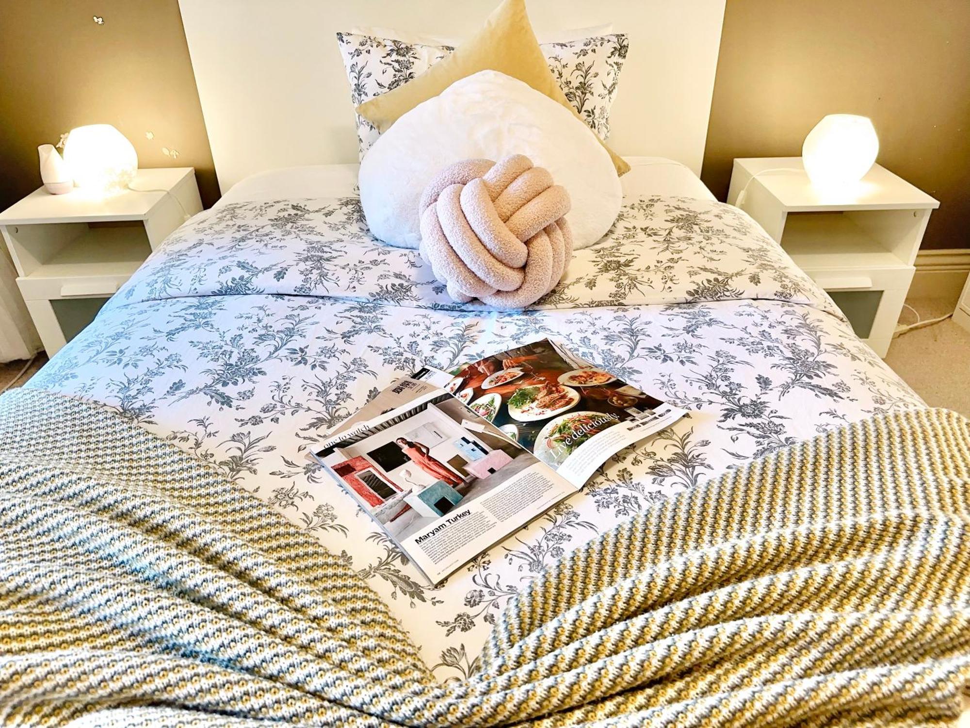 Scorpio House Langley Room B Bagian luar foto