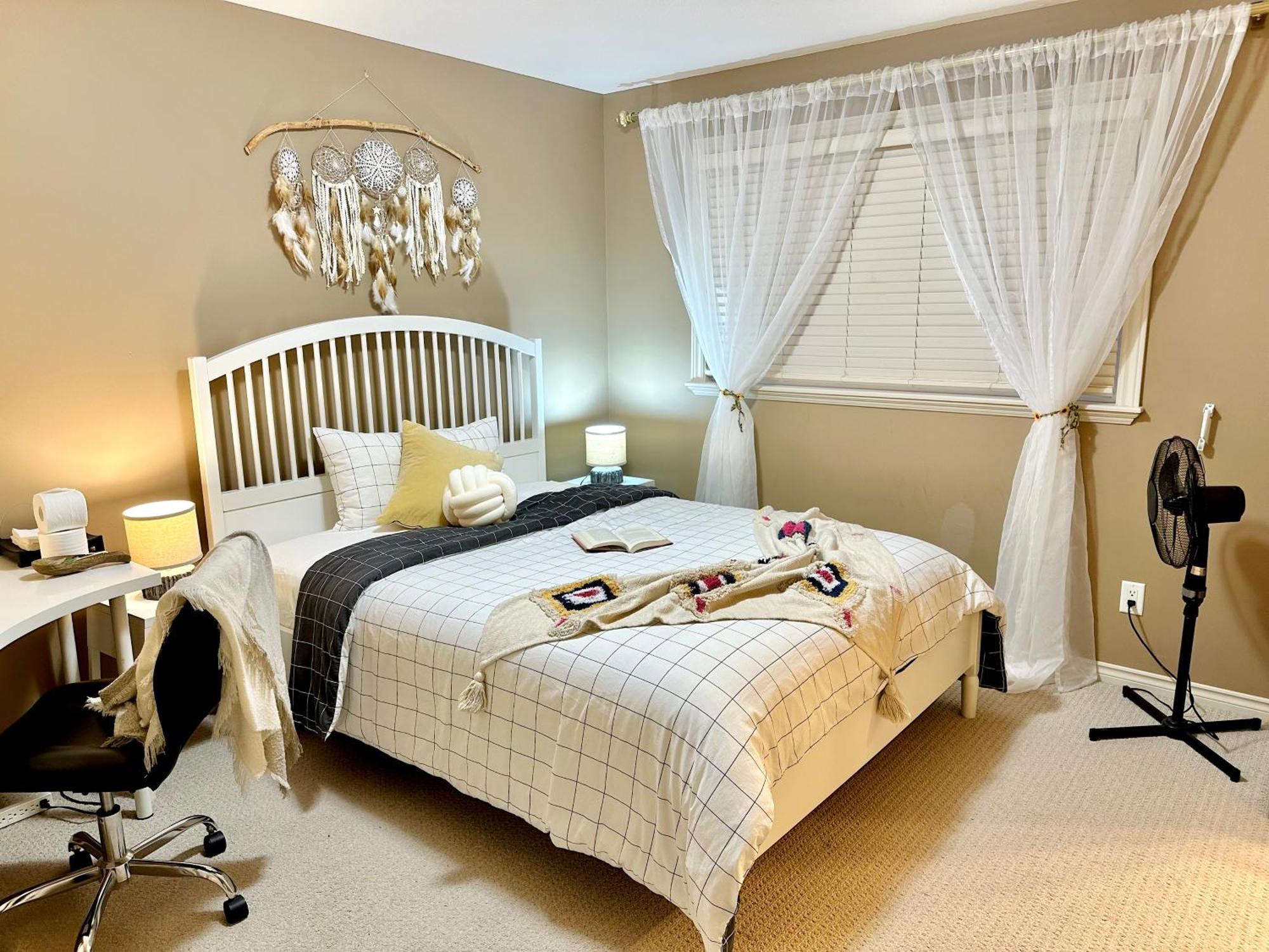 Scorpio House Langley Room B Bagian luar foto