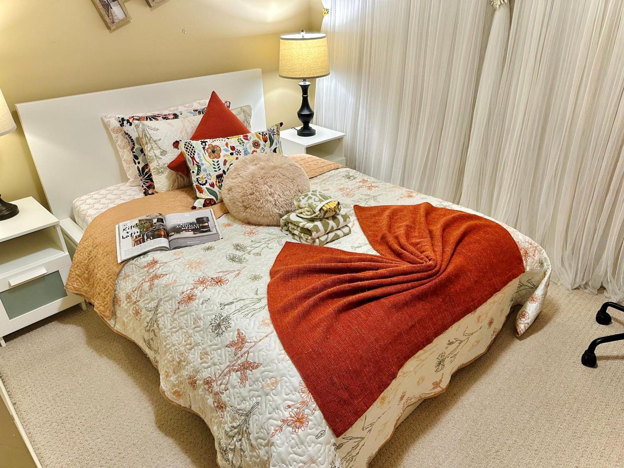 Scorpio House Langley Room B Bagian luar foto